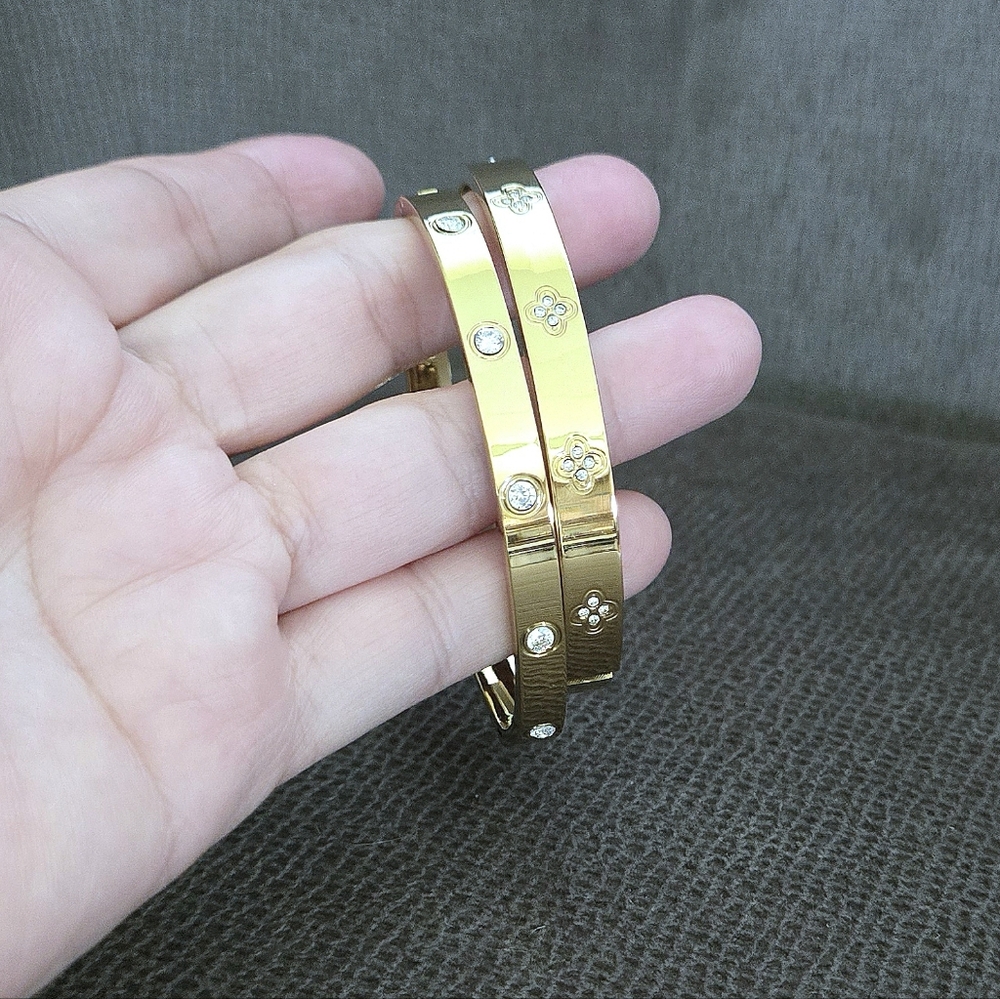 Set of Two✌️ Hinged Bangle Bracelets with Bezel Set Cubic Zirconias - NWOT - Picture 5 of 15